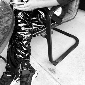 MENS 90’s OVERSIZED PATENT LEATHER JOGGERS